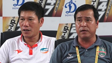 Sau pha bẻ còi: HLV Bình Dương phẫn nộ, HLV Viettel lại nhất trí đồng tình