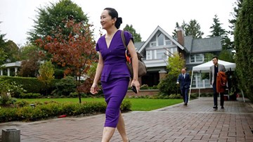 'Công chúa Huawei' đeo vòng định vị trở lại tòa án ở Canada