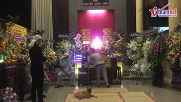 Đám tang nghệ sĩ Xuân Hiếu chìm trong những bản saxophone buồn