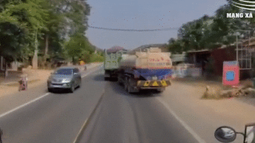 Xe bồn vượt ẩu gây tai nạn