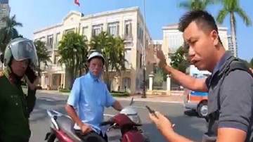 Bị lập biên bản, thanh niên nói ‘công an đánh dân’ rồi khóa xe bỏ đi