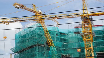 Móc cẩu ‘tử thần’ đe dọa người dân Đà Nẵng