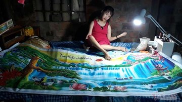 Những bức tranh đính đá và đôi chân kì diệu của cô gái Quảng Bình