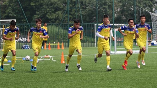U22 Việt Nam căng mình 'luyện công' giữa trưa nắng