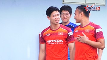 Vừa từ Bỉ về hội quân, Công Phượng sung sức tập luyện đợi đấu Malaysia
