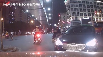 Pha xử lý khó hiểu của tài xế xe con, khiến người đi đường bất ngờ