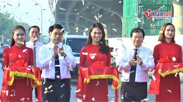 Phó Thủ tướng Trịnh Đình Dũng cắt băng thông xe đường Vành đai 3