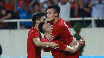 Quang Hải hạ gục Malaysia, đội tuyển Việt Nam leo lên nhì bảng