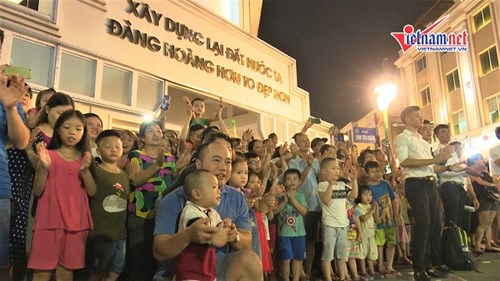 Hàng ngàn người dân Thủ đô náo nức xem chiến sỹ CAND biểu diễn kèn