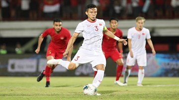 Quế Ngọc Hải sút 11m kiểu Jorginho cháy lưới Indonesia