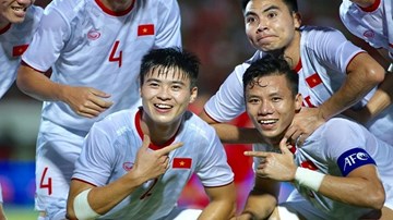 Duy Mạnh ăn mừng bàn thắng dễ nhất trong sự nghiệp