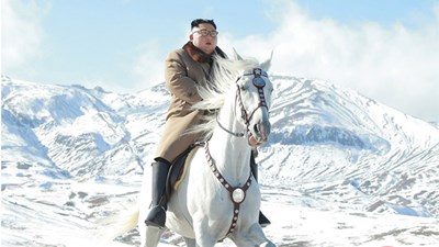 Từ ảnh ông Kim cưỡi ngựa, báo giới phân tích Triều Tiên sắp có 'biến' lớn