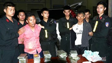 Xe bán tải chở ma túy tông thẳng vào xe công an Hà Tĩnh