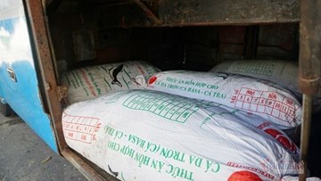 Bắt nửa tấn mỡ bốc mùi hôi thối từ Đà Nẵng tuồn ra Huế