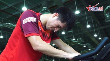 Đình Trọng nhọc nhằn luyện sức với bác sĩ Choi, đợi đấu SEA Games 30