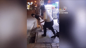 Tài xế dùng côn nhị khúc đánh gục nam thanh niên chặn đầu xe