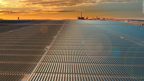 Nhà máy điện mặt trời lớn nhất thế giới giữa lòng sa mạc Dubai