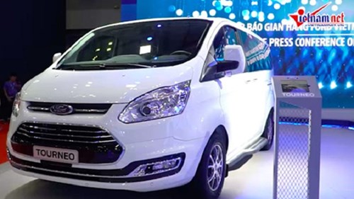 Đánh giá xe: Khám phá nhanh Ford Tourneo tại Vietnam Motor Show 2019
