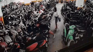 Hành động của 2 cô gái trẻ trong hầm để xe khiến nhiều người ngán ngẩm