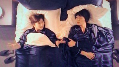 Show Nhật Bản để sao nam ngủ chung giường với cô gái lạ lần đầu gặp