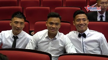 Khoảnh khắc 'tình bể bình' của dàn cầu thủ xuất sắc nhất V-League 2019