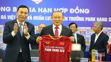 HLV Park Hang Seo: Tôi tự hỏi đây có phải lần ký HĐ cuối cùng với VFF?