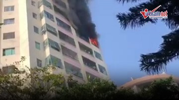 Cháy lớn tại làng quốc tế Thăng Long, hàng chục lính cứu hỏa được huy động