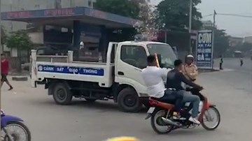 Hai thanh niên dùng pháo giấy ‘cà khịa’ CSGT
