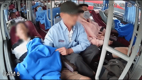 Người đàn ông bị trộm 'khoắng sạch' tài sản trên xe khách