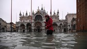 Thủy triều cao nhất trong 50 năm qua 'nhấn chìm' thiên đường Venice