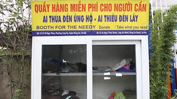 Tủ quần áo từ thiện ở Hà Nội hết sạch ngày đầu đông