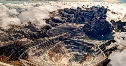 Công trường khai thác vàng lớn nhất thế giới trên dãy núi cao 5000m