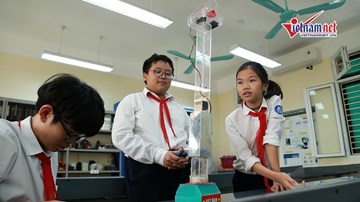 Nhóm học sinh HN giành HCV Quốc tế với hệ thống hãm thang máy rơi tự do