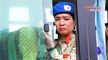 Xúc động hình ảnh chia tay cán bộ bệnh viện dã chiến lên đường đi Nam Sudan