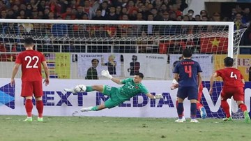 Xem Đặng Văn Lâm cản phá quả penalty của Thái Lan