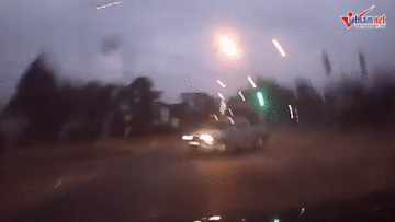 Tình huống phản ứng nhanh đáng nể của tài xế ô tô