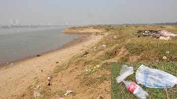 Bãi bồi thơ mộng ven sông Hồng biến thành bãi rác khổng lồ
