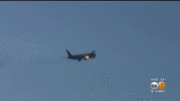 Cận cảnh máy bay Boeing của Philippines bốc cháy trên bầu trời