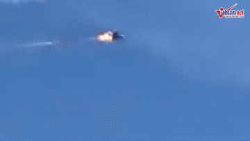 Khoảng khắc chiến đấu cơ MiG-29K Ấn Độ bốc cháy trên không