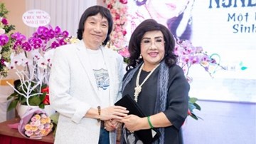 NSND Minh Vương, Thoại Miêu chúc mừng NSND Lệ Thủy ra mắt hồi ký