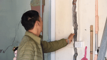 18 căn nhà Hà Nội lún nứt nặng nề do thi công cống hoá