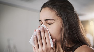 Nhịn hắt hơi có thể gây ra những hậu quả nghiêm trọng nào?