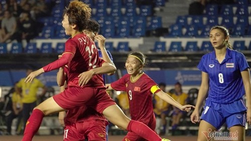 Khoảnh khắc Hải Yến đánh đầu tung lưới Thái Lan