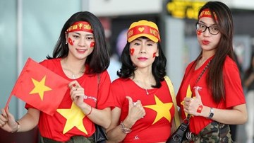 Hàng ngàn CĐV nhuộm đỏ sân bay, sang Philippines tiếp lửa U22 Việt Nam