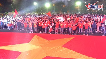 CĐV hô vang Việt Nam vô địch, đợi tấm HCV SEA Games đầu tiên