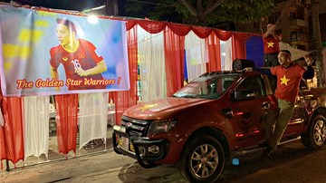 Nhà Hùng Dũng làm 30 mâm cỗ cổ vũ U22 Việt Nam