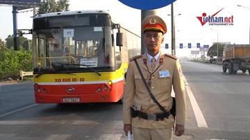 Hàng ngàn công an thắt chặt an ninh sân bay Nội Bài chờ đón đoàn SEA Games