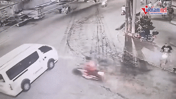 Xe máy lao thẳng vào ô tô và hành động bất ngờ sau đó của nam thanh niên
