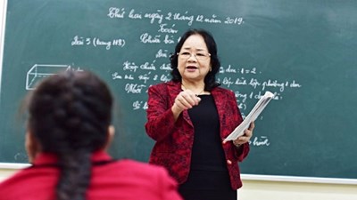 Lớp học 21 năm xoá mù chữ miễn phí của cô giáo Hà Nội