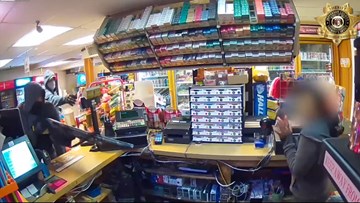 Băng cướp dùng súng trường uy hiếp nữ nhân viên như phim hành động